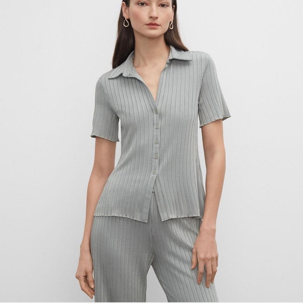 Club Monaco Light Green Ribbed Button Down Shirt
